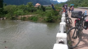 Niños en el Río